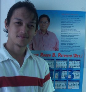 Roger B. Patricio. Mahimo na sia kontani magkabuhi sang matawhay kag malinong sa iya retirement benefits, ukon magpractice na lang sa pagkaabogado, apang sa tuman nga paghigugma sa banwa, iya ginpili nga itaya ang iya ngalan kag, mahimo, manggad nga natipon sa pagserbisyo sa pungsod bilang isa ka huwes, kontra sa isa ka tawo, nga kon sa mga kahoy pa, nagkapanggamot na sa politika